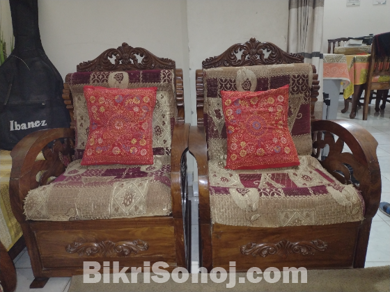 সোফা সেট টেবিল সহ